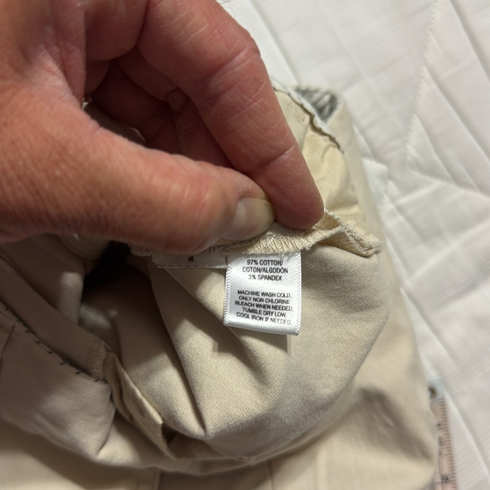 LOFT Mid Rise Khaki Shorts Size: 10 Inseam: 3.5” - Picture 5 of 5